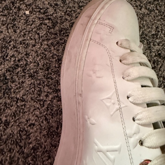 LV Shoes - Picture 8 of 16